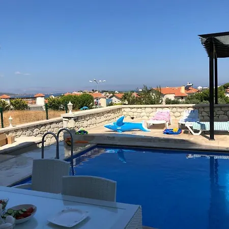 Alacati Yali Mah Oezel Havuzlu Villa Villa Çeşme